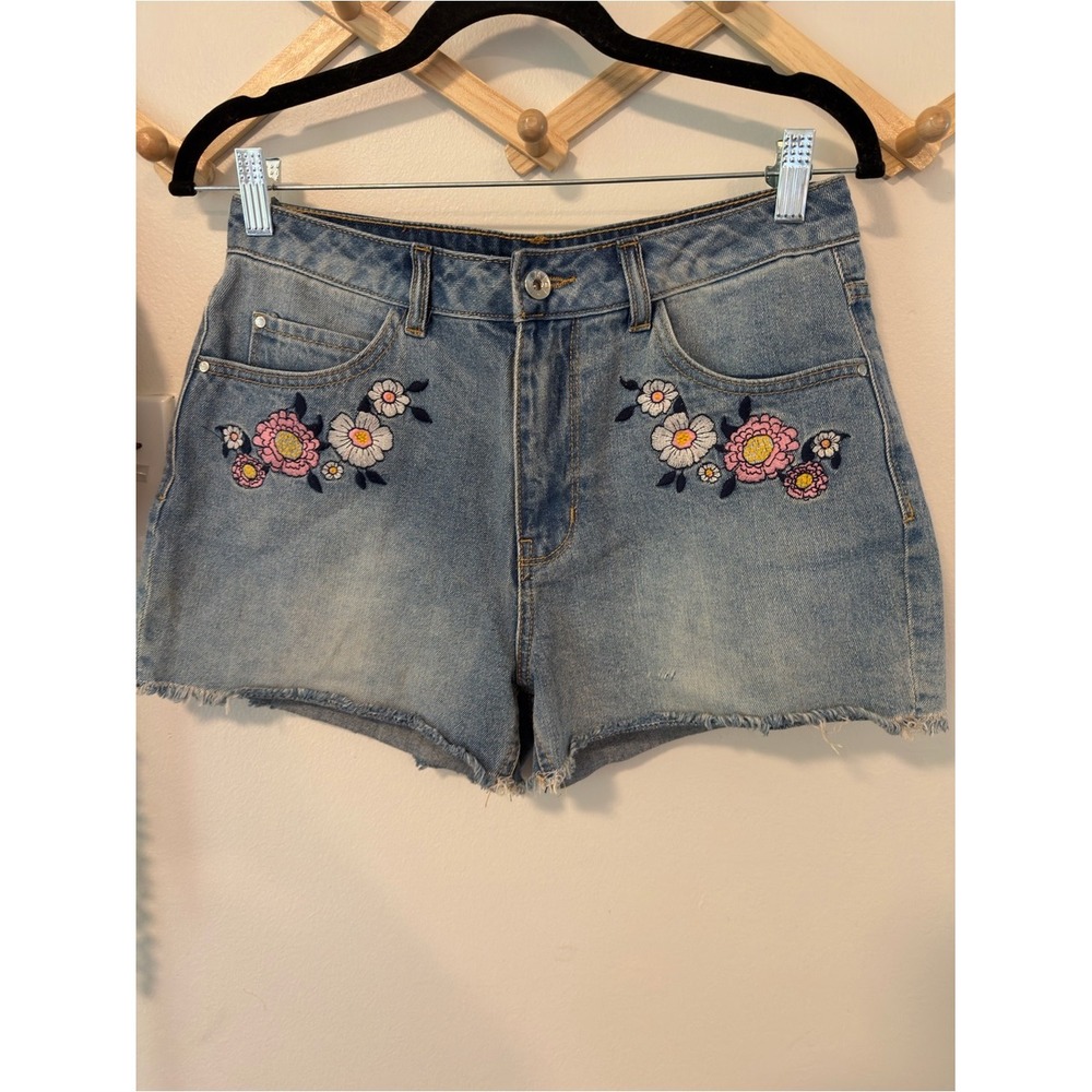 Vero Moda Floral Embroidered Denim Shorts Medium Light Wash Blue